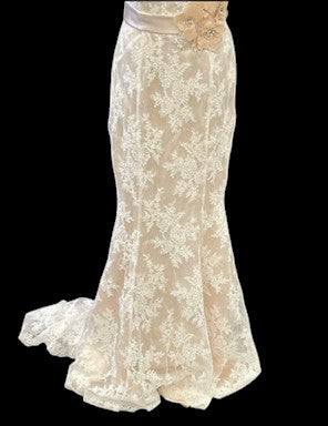 Marys Lace Wedding Dress with Sleeves & Train – Elegant Fitted Bridal Gown