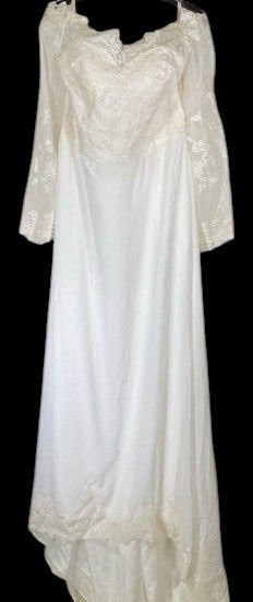 Long-Sleeve Lace Wedding Gown with Button Back – Size US 16