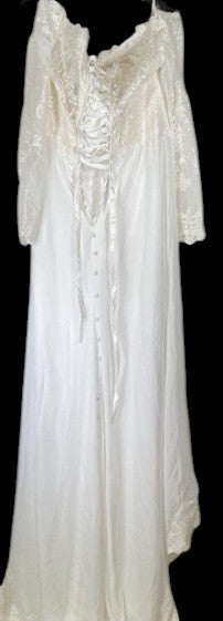 Long-Sleeve Lace Wedding Gown with Button Back – Size US 16